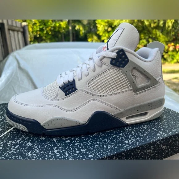 Air Jordan, Midnight Navy 4s. 11M. New with Box and proof of purchase from Nike